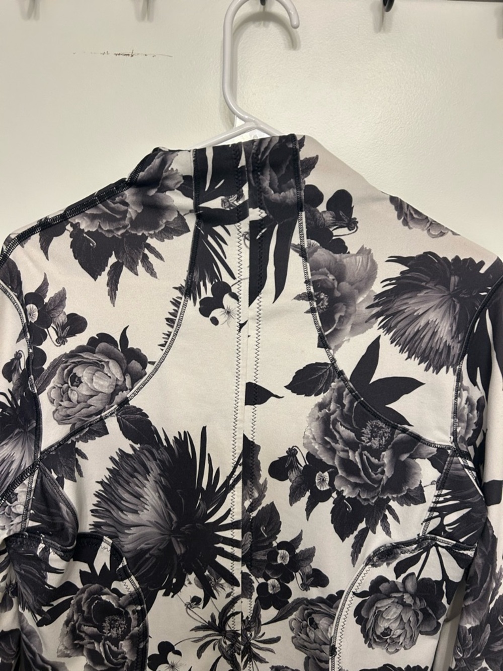 Lululemon Forme Jacket II Floral Brisk Bloom Black White Cuffins - Picture 12 of 12